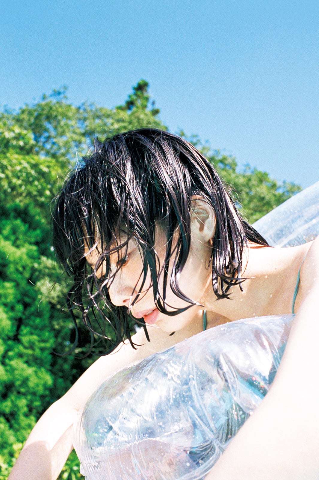 夏帆、浮き輪にもたれかかる瑞々しい姿　写真集「おとととい」新カット＆フォトカード解禁