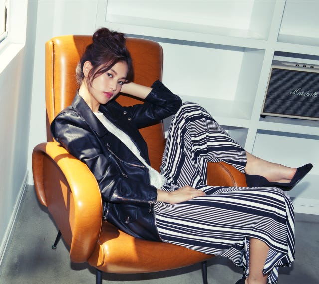 ライダースジャケット¥8,990、ファートップス¥4,990、ストライプワイドパンツ¥6,990、パンプス¥6,990/以上 #girl(C)TOPLOG