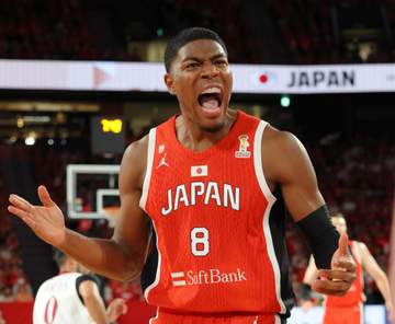 八村躍動のバスケ日本代表戦 2児ママ美人タレントがスタンド家族観戦 学生時代は6年間バスケ部「ノリノリだったのでは？」