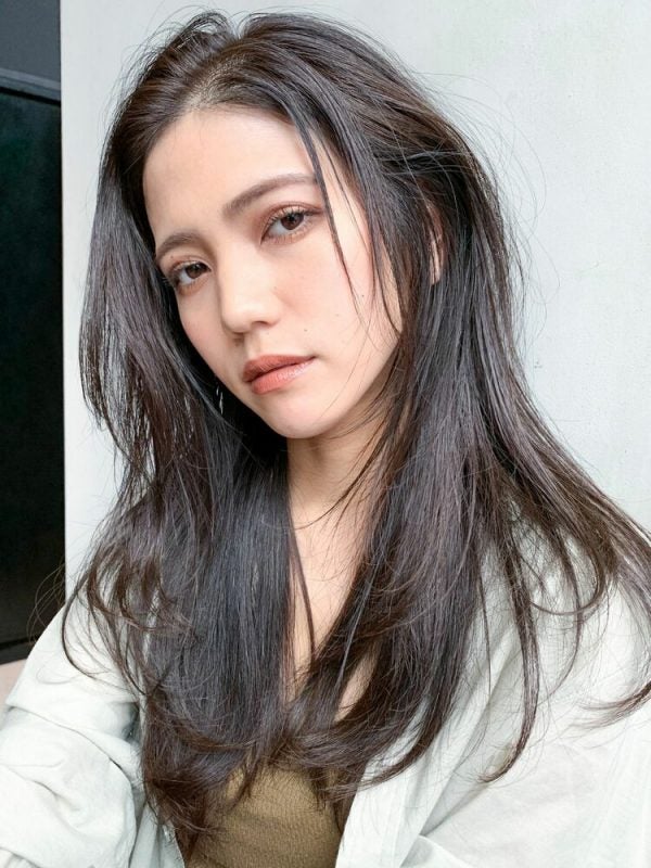 画像7 16 パーマ 黒髪の大人お洒落なセミロングヘア 落ち着いた雰囲気も垢抜けも叶う モデルプレス