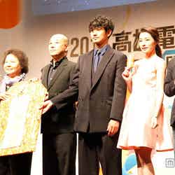 高雄映画祭に出席した瑛太（右から3番目）／（C）2014「まほろ駅前狂騒曲」製作委員会