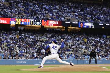 大谷翔平 背番号42で4回無失点！最速160キロで今季最多タイ6K リンドーアと11球激闘で笑みも 5年ぶり投手専念出場