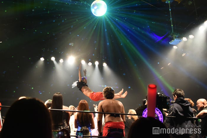 DJ社長の胴上げで大団円 (C)モデルプレス