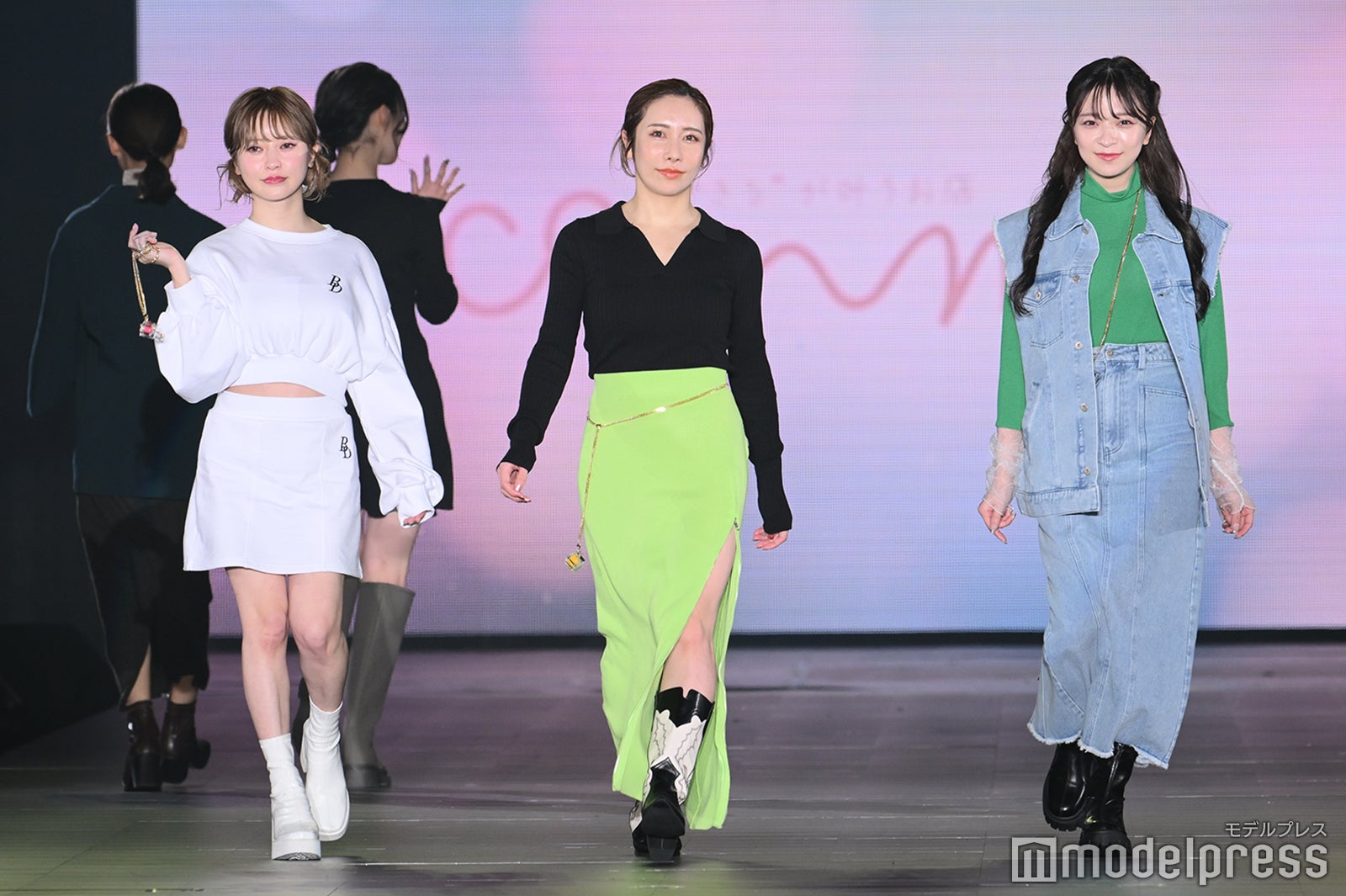 ヘラヘラ三銃士／まりな、ありしゃん、さおりん（C）モデルプレス