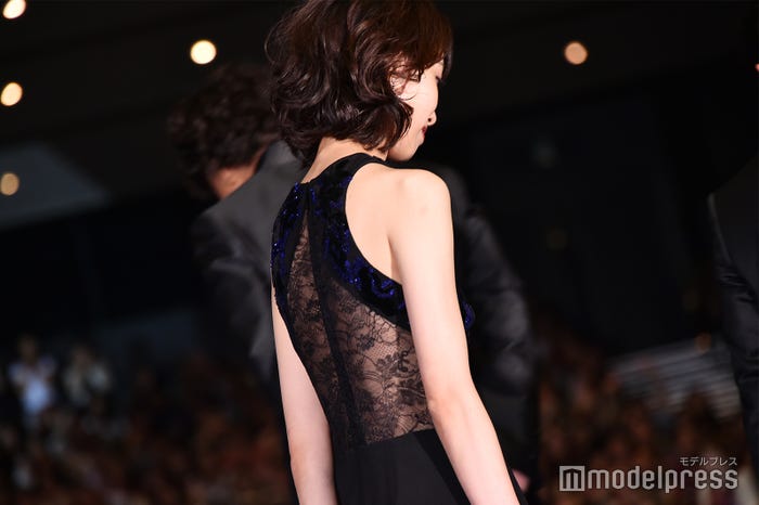 後ろ姿も美しい戸田恵梨香 (C)モデルプレス