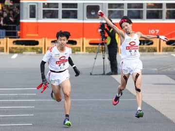 中大が25年ぶり往路Vに王手 4区も首位で5区へ 早大1年生・鈴木琉胤が衝撃の日本人歴代最高記録で2位 青学大が4位まで浮上し往路最終5区へ