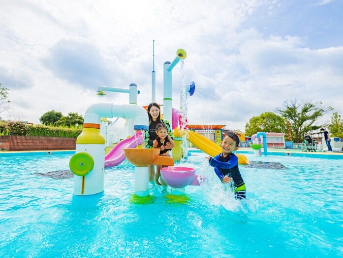 水深20～30cmと浅めの「わんぱくプール」