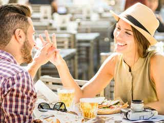 合コンでモテる女性とモテない女性の「小さな差」3つ