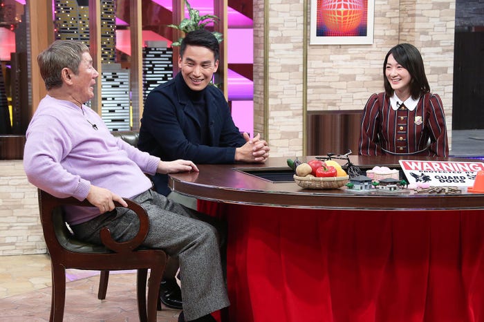 (左から)ビートたけし、松田丈志、生駒里奈/「たけしのニッポンのミカタ!」より(C)テレビ東京