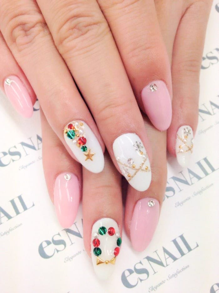 ベビーピンク×ホワイトカラーで可愛く/画像提供:esNAIL