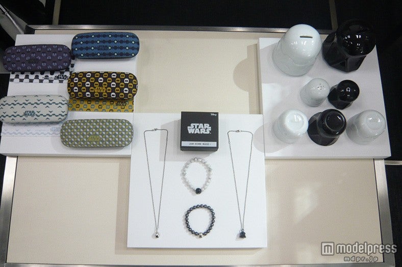 立体的なデザイン性の高いアイテムC）＆TM Lucasfilm Ltd．