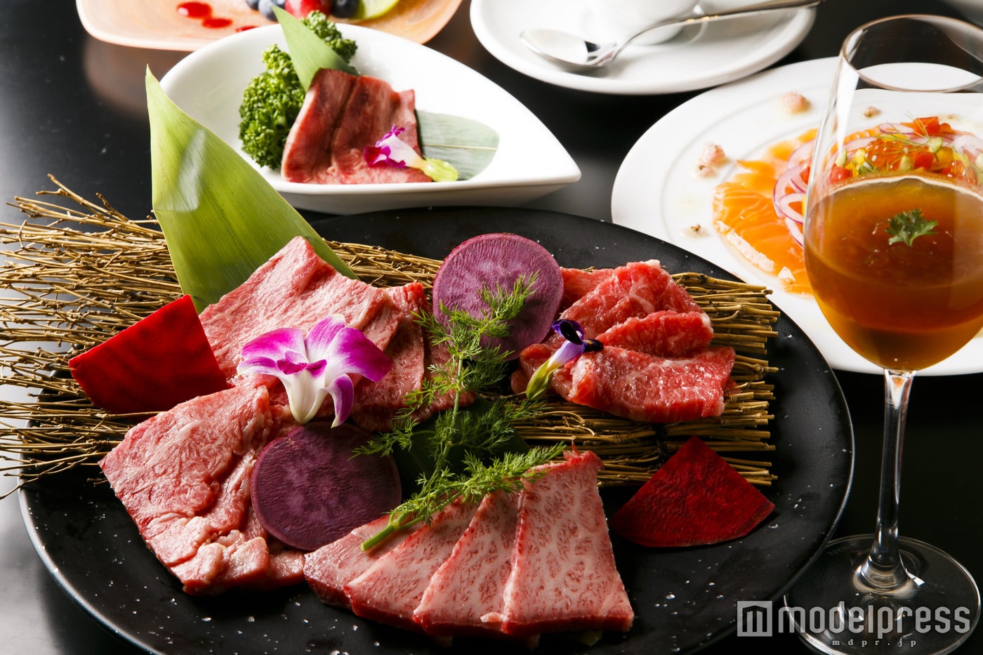 「焼肉yamazon」の焼肉とフレンチが融合したモダン焼肉コース／画像提供：ネクストイノベーション