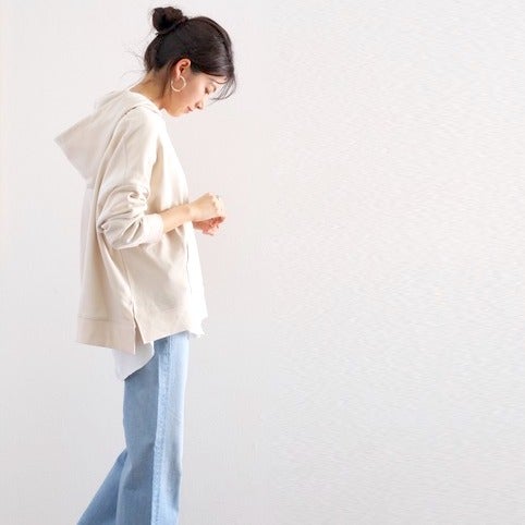 21春 白パーカーの大人レディースコーデ選 定番アイテムの着こなし術 モデルプレス