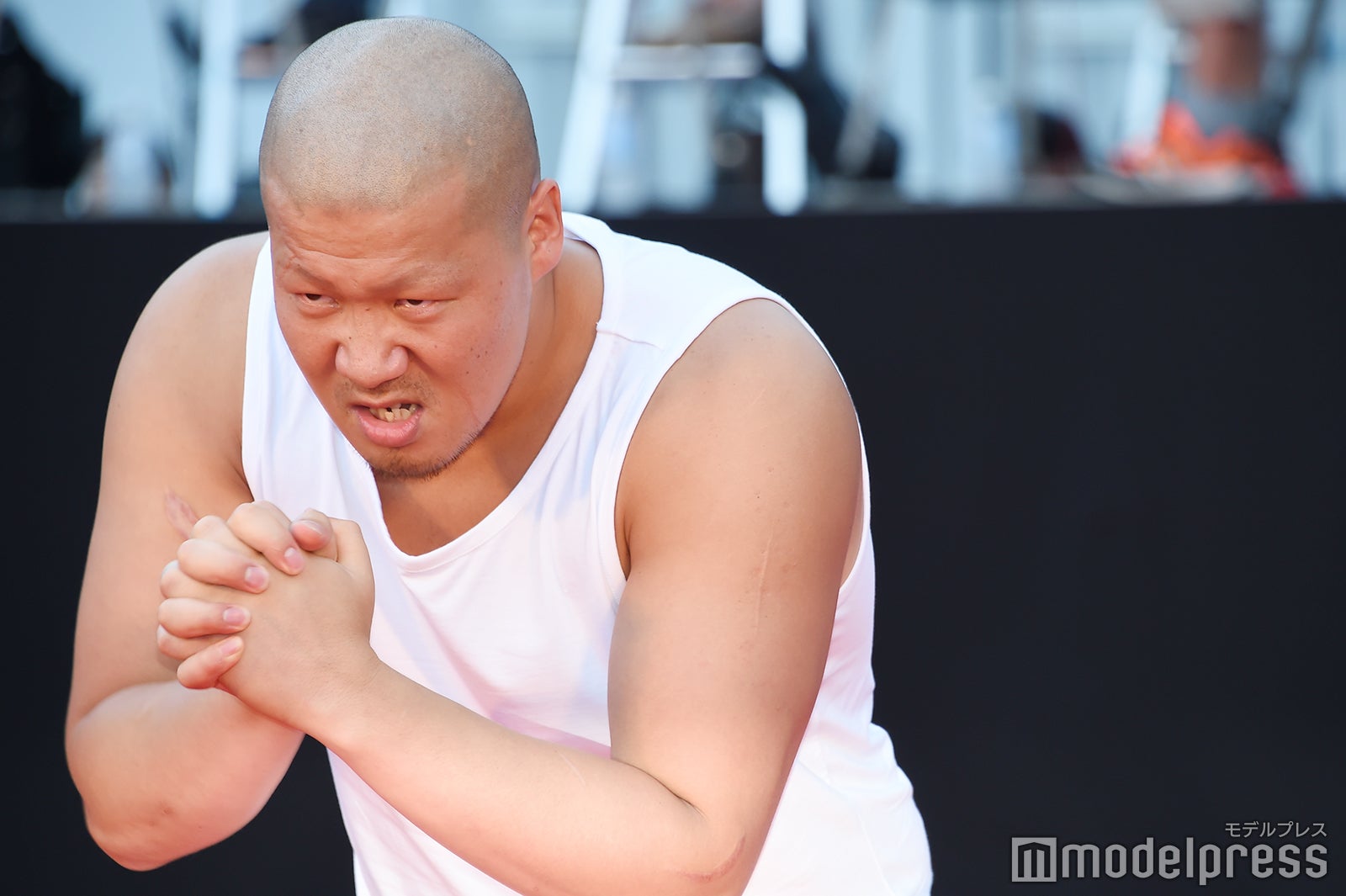 お馴染みポーズの一ノ瀬ワタル（C）モデルプレス