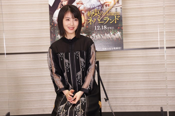 浜辺美波(C)白井カイウ・出水ぽすか/集英社(C)2020 映画「約束のネバーランド」製作委員会