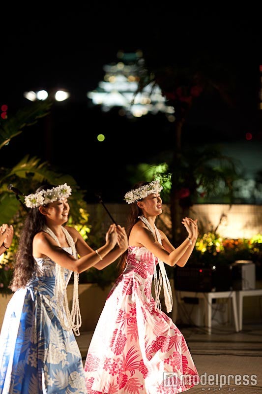 フラ＆タヒチアンダンスのショー／画像提供：ホテルニューオータニ大阪