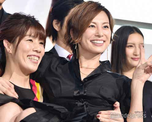 米倉涼子、“緊張”の新たな挑戦 吉田沙保里がお姫様抱っこでエール<リーガルV~元弁護士・小鳥遊翔子~>
