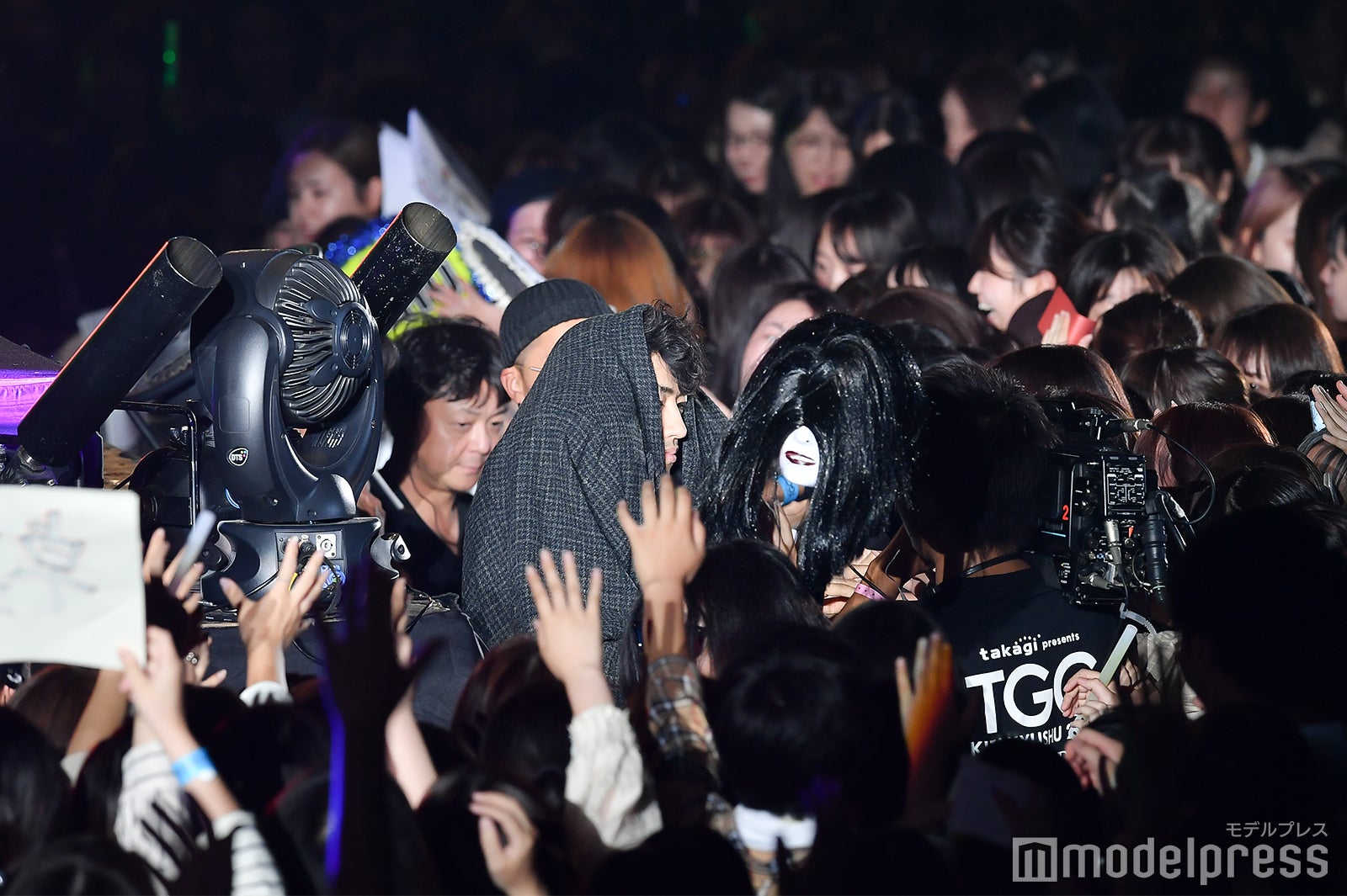 客席は歓喜のパニック状態 （C）モデルプレス