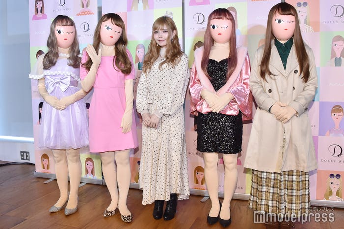 益若つばさ(中央)(C)モデルプレス