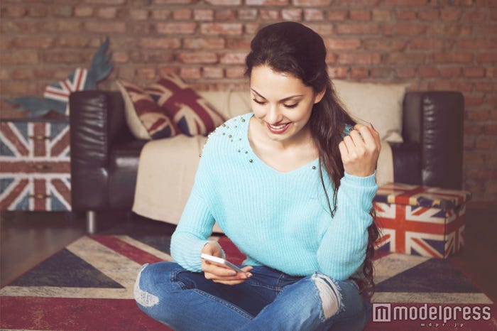 連絡先交換が新しい恋のチャンスになることも(photo-by-Dasha-Petrenko/Fotolia)