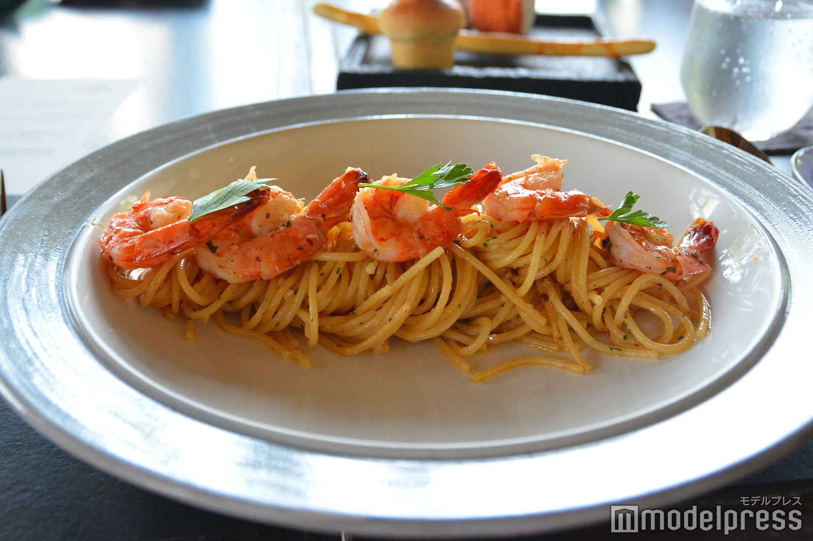 ビーチグリルの料理（C）モデルプレス