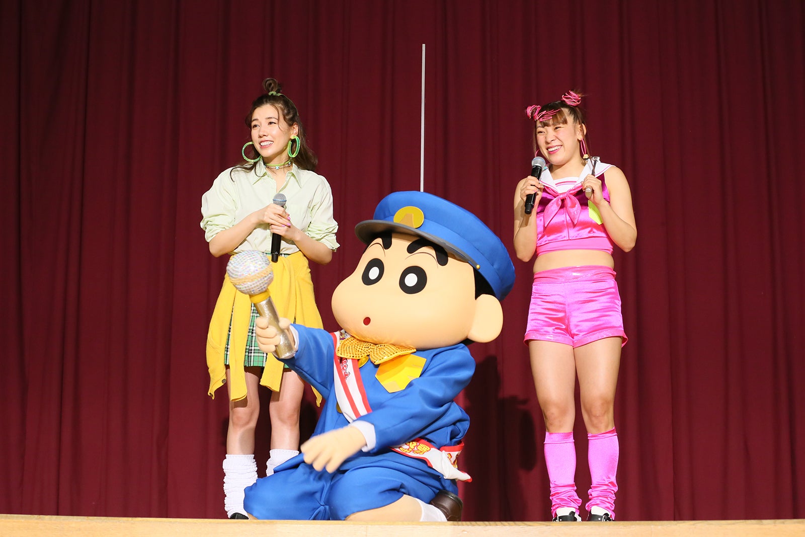 仲里依紗、しんちゃん、フワちゃん（C）臼井儀人／双葉社・シンエイ・テレビ朝日・ADK 2021