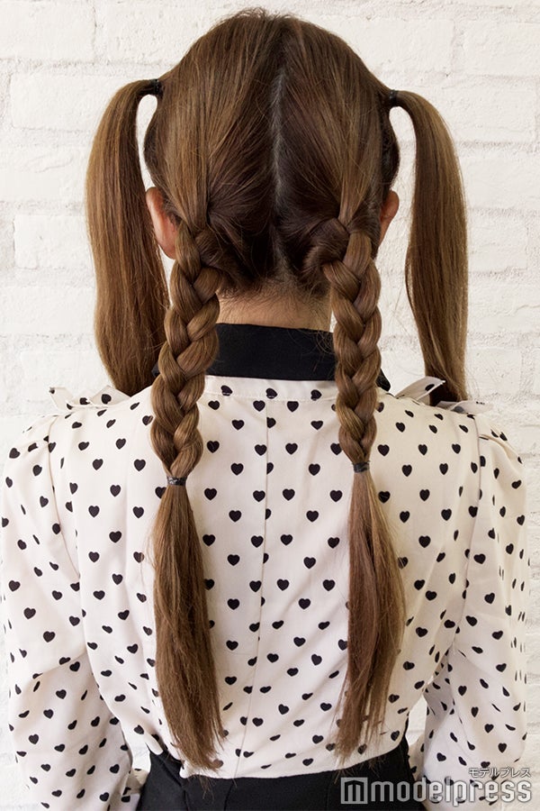 毛先は少し残して編むのがポイント （C）モデルプレス