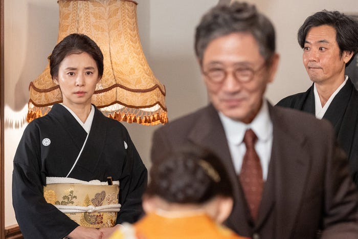 石田ゆり子、小林薫、岡部たかし「虎に翼」第4話より(C)NHK