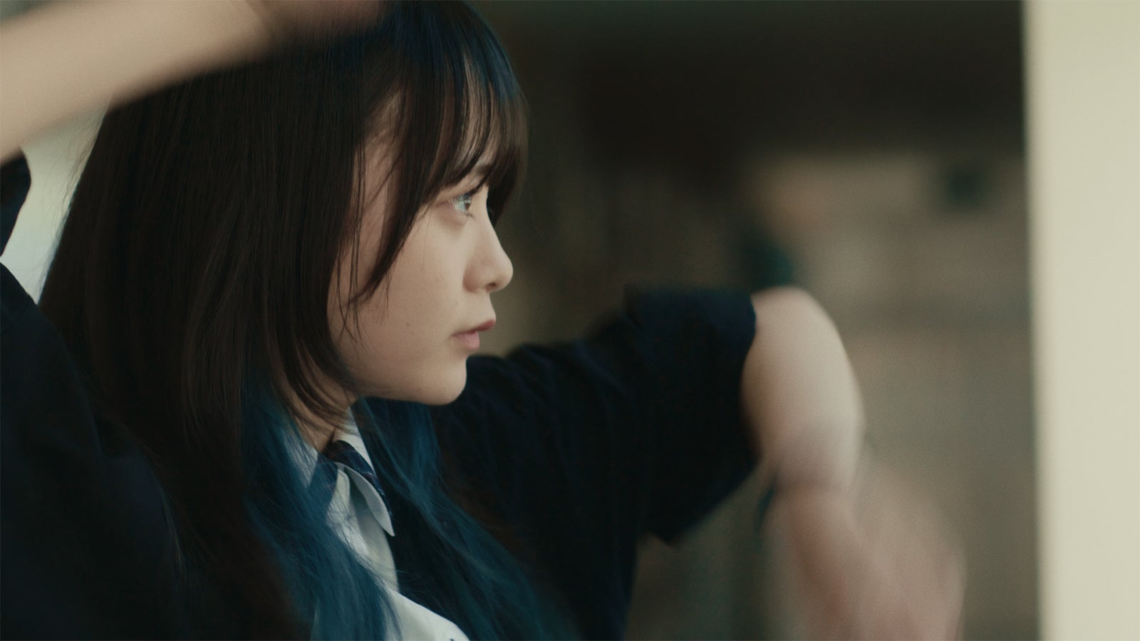 横山結衣　AKB48 58thシングル「根も葉もRumor」MVより（C）AKB48／キングレコード