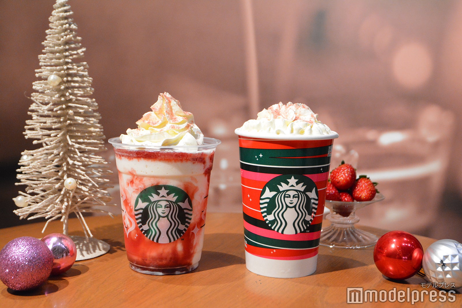 ストロベリー メリークリーム フラペチーノ、ストロベリー メリークリーム ティー ラテ（C）モデルプレス