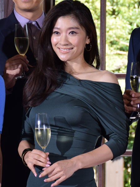 篠原涼子 セクシードレスで 偏屈な人が好き と告白 モデルプレス