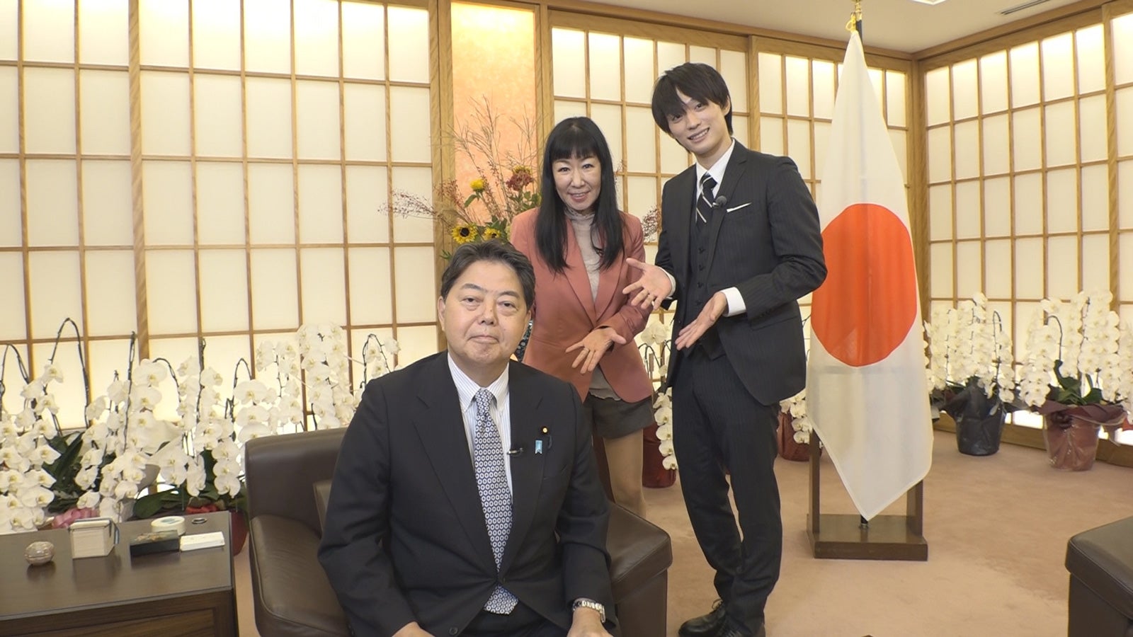 Aぇ! group福本大晴、選挙戦に鋭い指摘　林芳正外務大臣ら議員を直撃訪問