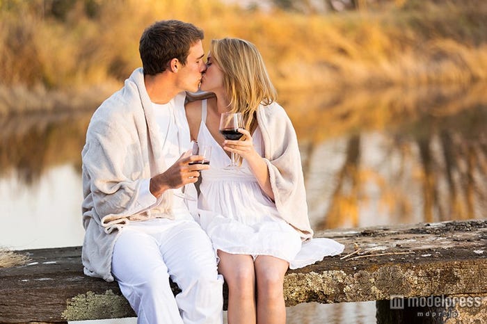男性としてはキスしないわけにはいかない(Photo by michaeljung/Fotolia)