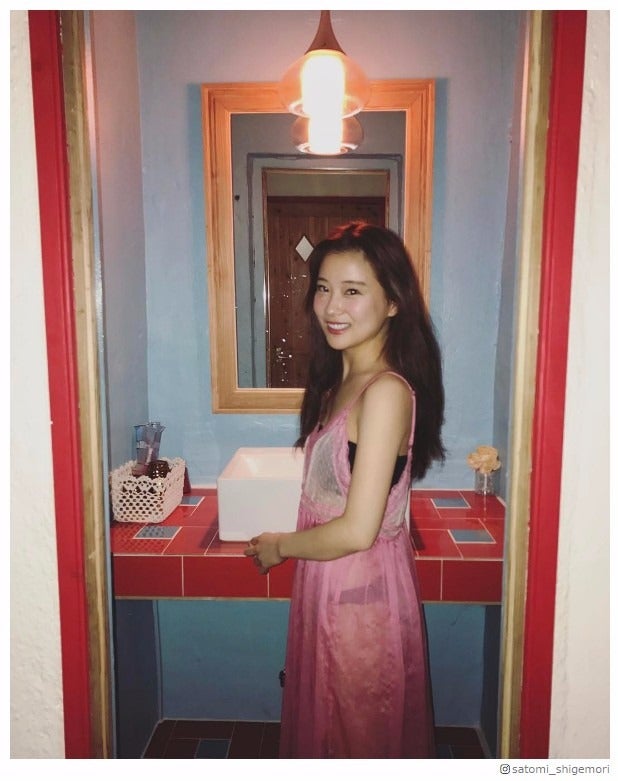 重盛さと美、ビキニが透けるセクシーショット「28歳に見えるやろ？」 ファンの反応は？