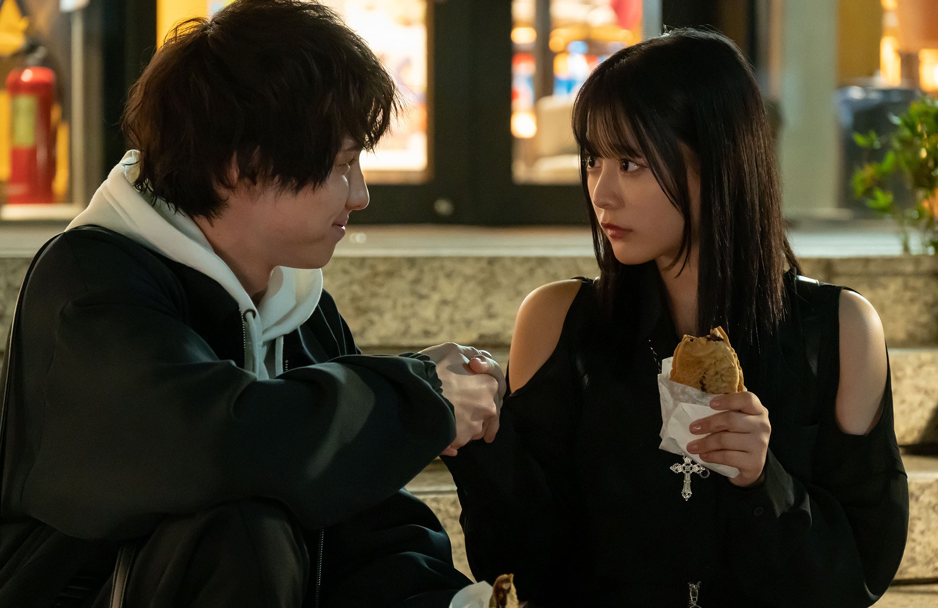 本田響矢、齊藤なぎさ（C）「明日、私は誰かのカノジョ」製作委員会・MBS