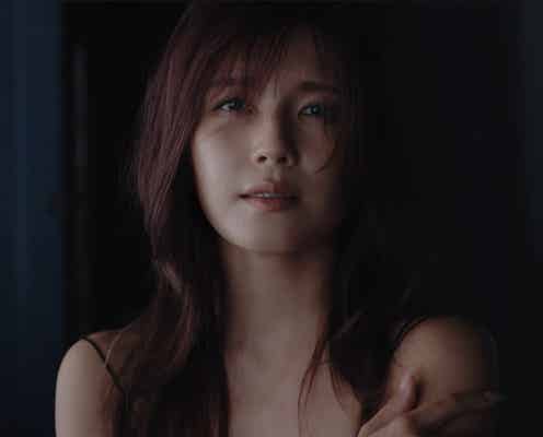 AAA宇野実彩子、結婚後初CM出演 キャミワンピ姿でクールな表情披露