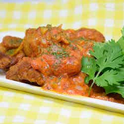 チキンのから揚げムアンバソース/ガボン共和国¥900/画像提供:横浜赤レンガ倉庫