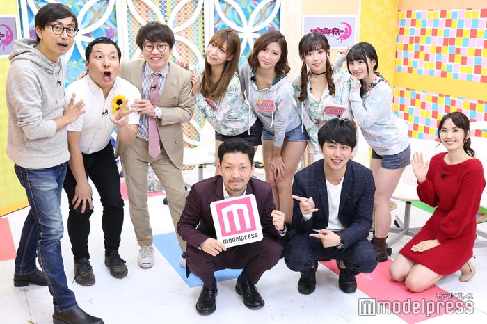 (前列左から)嶋佐和也、屋敷裕政、妹田佳奈子(後列左から)おいでやす小田、田渕章裕、木村亮介、星島沙也加、松嶋えいみ、日野麻衣、相良朱音 (C)モデルプレス
