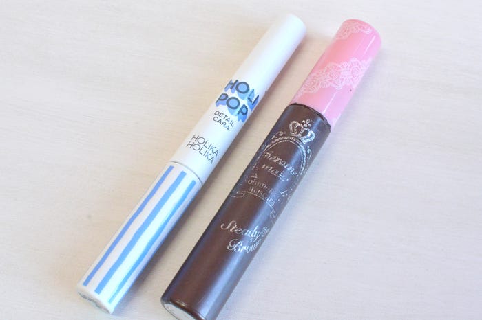 ナンシー:「HOLIKA HOLIKA(ホリカホリカ)」ホリポップ ディテールカラ(ロング&カール)(左)、「ヒロインメイク」ロング&カールマスカラS (愛されブラウン)(右) (C)モデルプレス