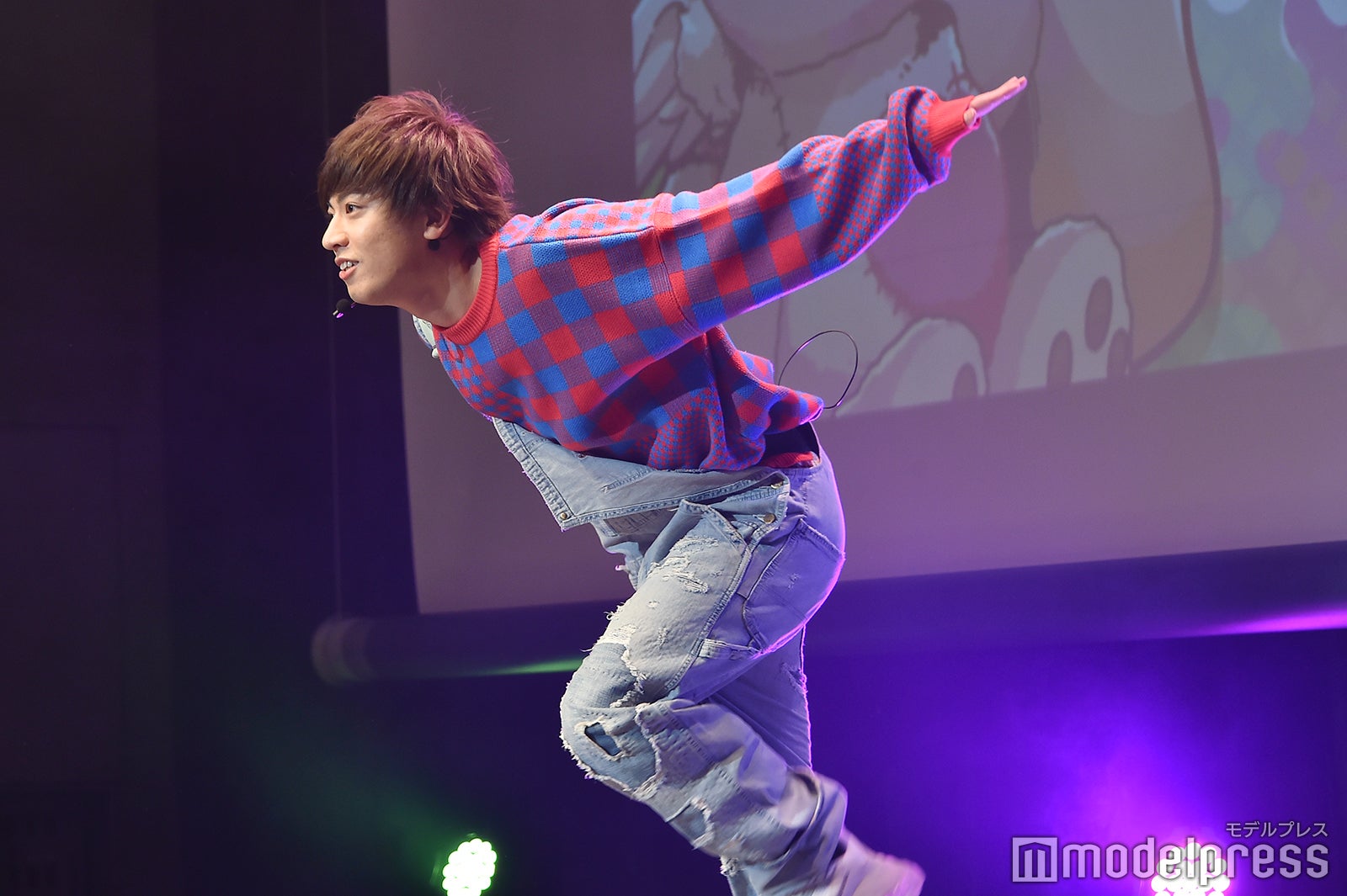 「RADIO FISH」を表現するヴァンビ （C）モデルプレス