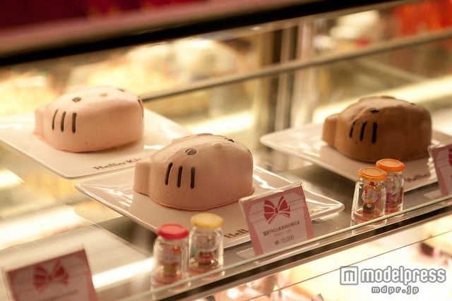 オリジナルのハローキティスイーツがたくさん／photo by Jirka Matousek