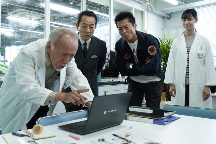 (中央)水谷豊、寺脇康文「相棒 season23」第4話(C)テレビ朝日