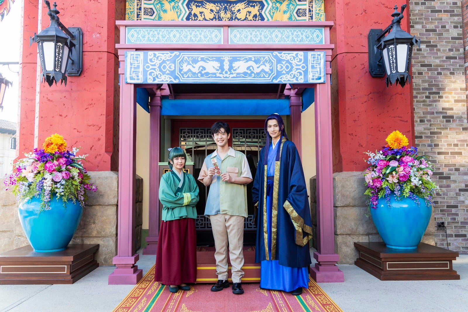 「薬屋のひとりごと」声優・大塚剛央がUSJ来場 リアルな猫猫＆壬氏との対面に「ホンモノだ！」と興奮