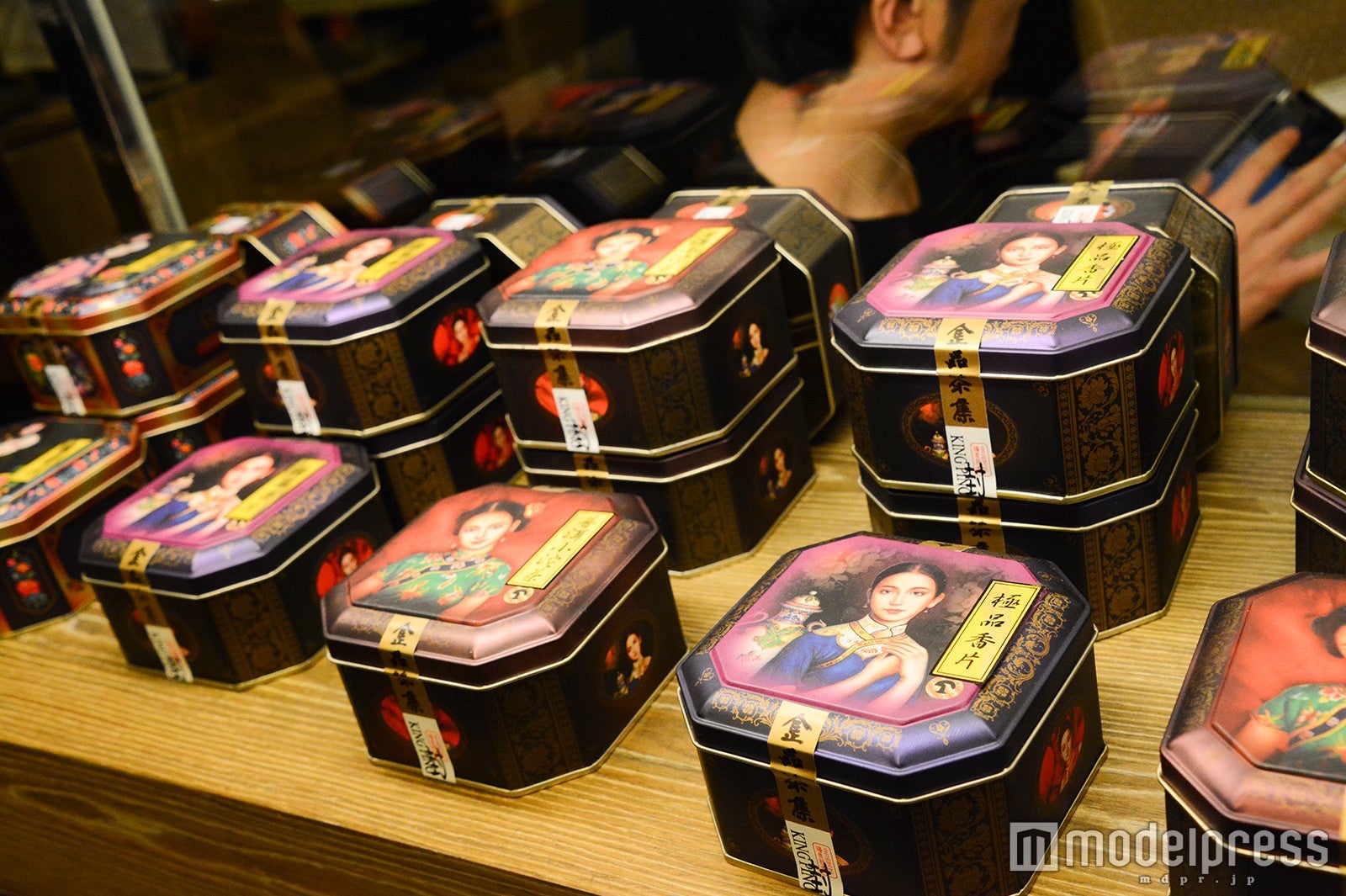 オシャレなパッケージのお茶（C）モデルプレス