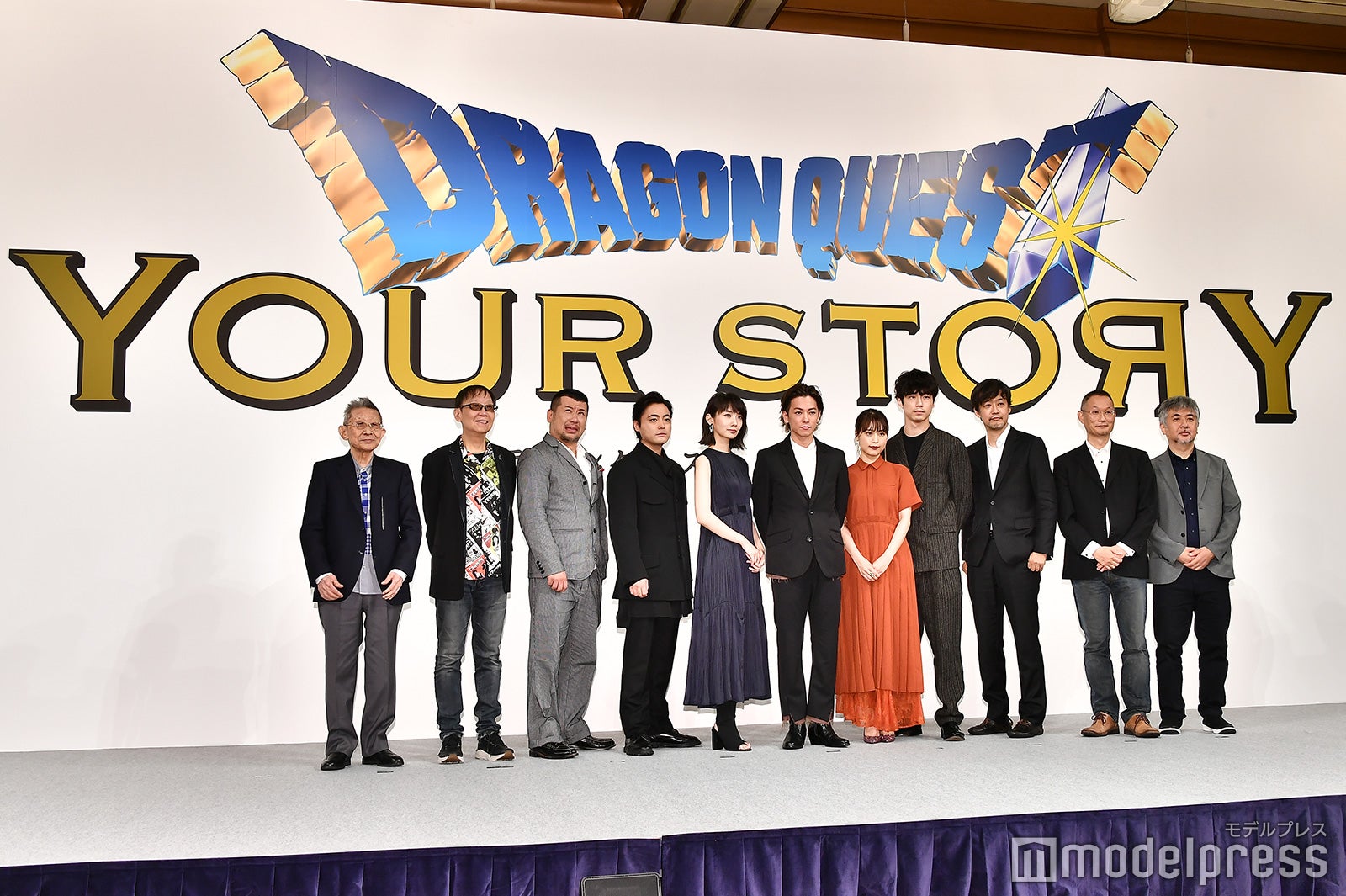 （左から）すぎやまこういち氏、堀井雄二氏、ケンドーコバヤシ、山田孝之、波瑠、佐藤健、有村架純、坂口健太郎、山崎貴氏、八木竜一氏、花房真氏 （C）モデルプレス