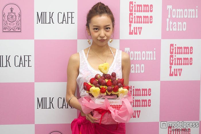 板野友美
