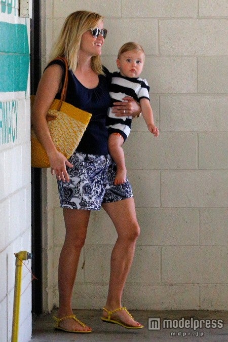 リース・ウィザースプーン、次男テネシー君は意外と丸顔