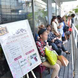 小森純「しぶや区」最終日の様子/カフェの前には行列が