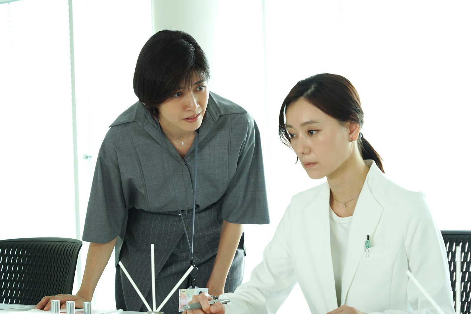 内田有紀、中島亜梨沙「ラストノート」第9話（C）フジテレビ