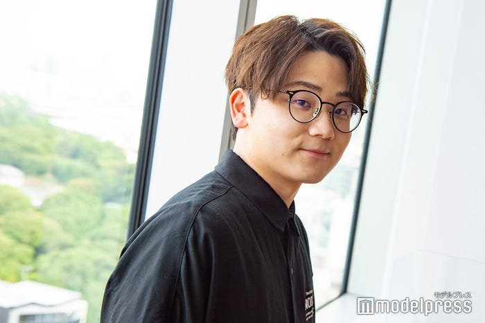 虫眼鏡 (C)モデルプレス